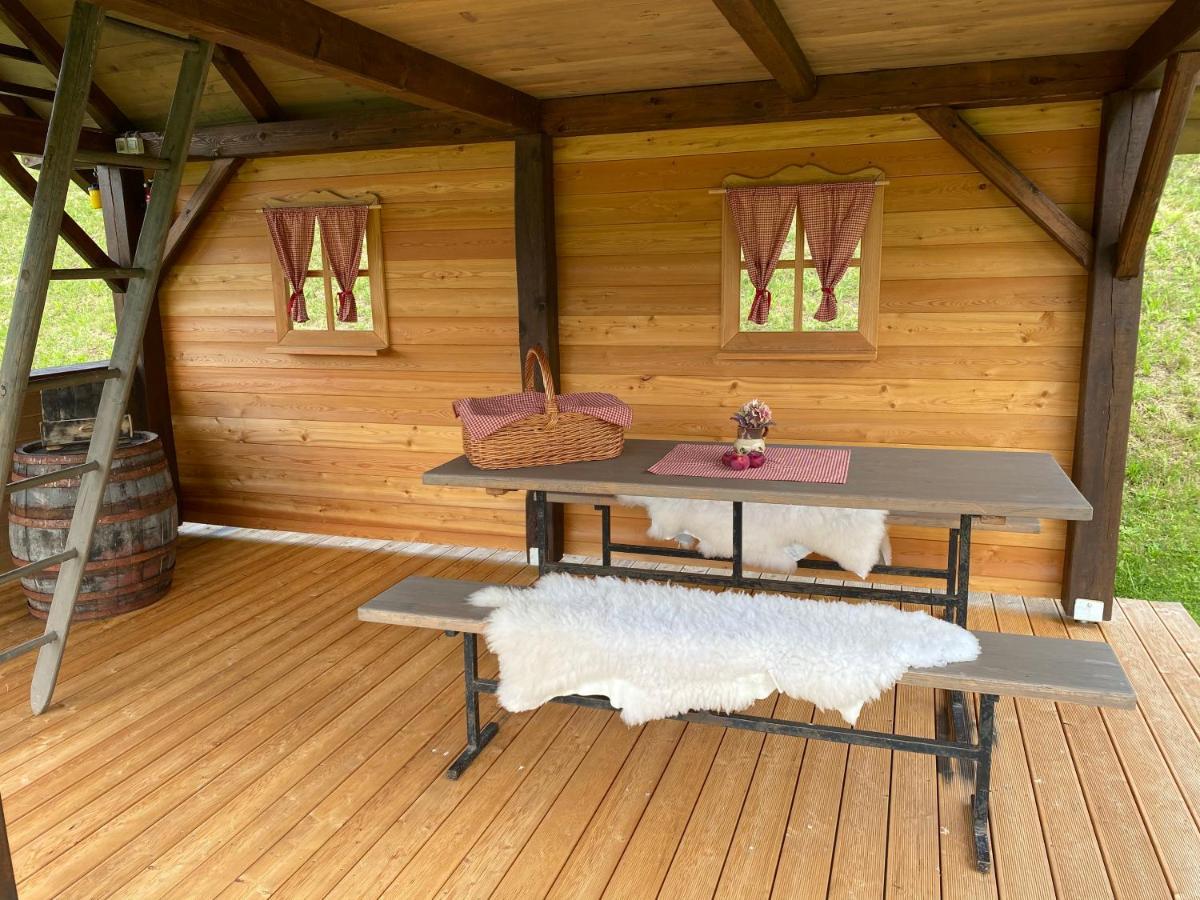 Willa Wooden Hut At Tourist Farm Artisek Store Zewnętrze zdjęcie