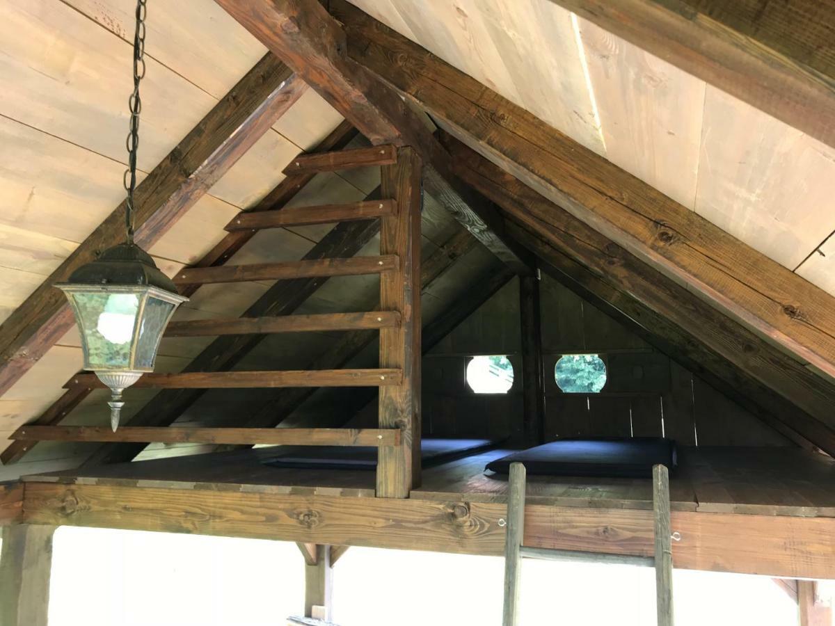 Willa Wooden Hut At Tourist Farm Artisek Store Zewnętrze zdjęcie